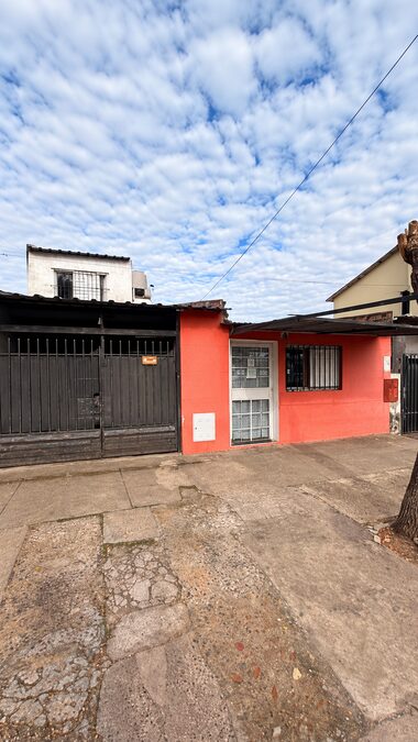 🏠 CASA CON LOCAL AL FRENTE – VENTA O PERMUTA