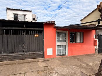 🏠 CASA CON LOCAL AL FRENTE – VENTA O PERMUTA