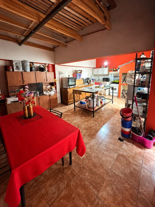 🏠 CASA CON LOCAL AL FRENTE – VENTA O PERMUTA