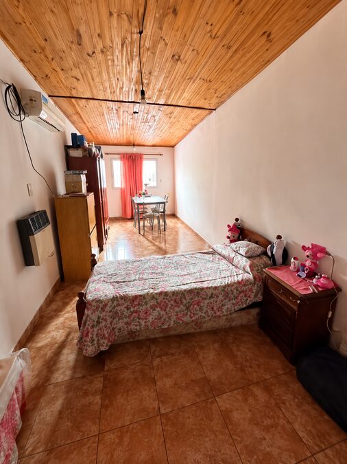 🏠 CASA CON LOCAL AL FRENTE – VENTA O PERMUTA