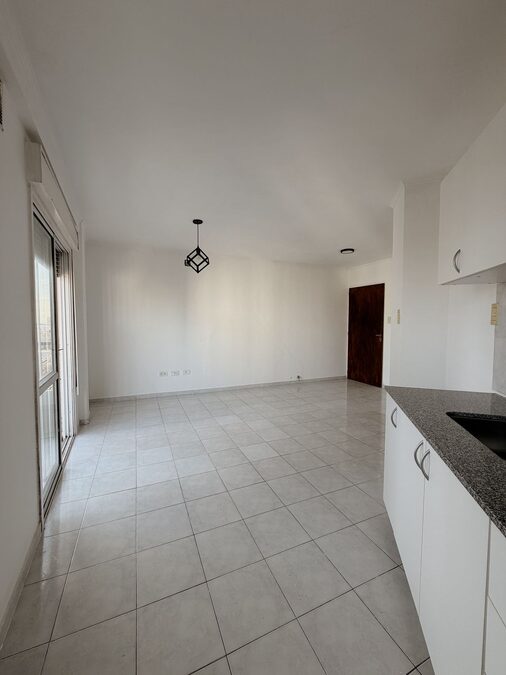 ALQUILER DTO 1 DORMITORIO CON BALCON Y COCHERA - 25 de Mayo e Yrigoyen