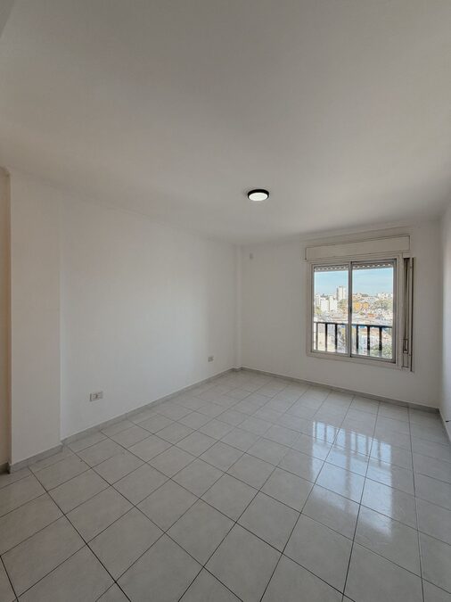 ALQUILER DTO 1 DORMITORIO CON BALCON Y COCHERA - 25 de Mayo e Yrigoyen