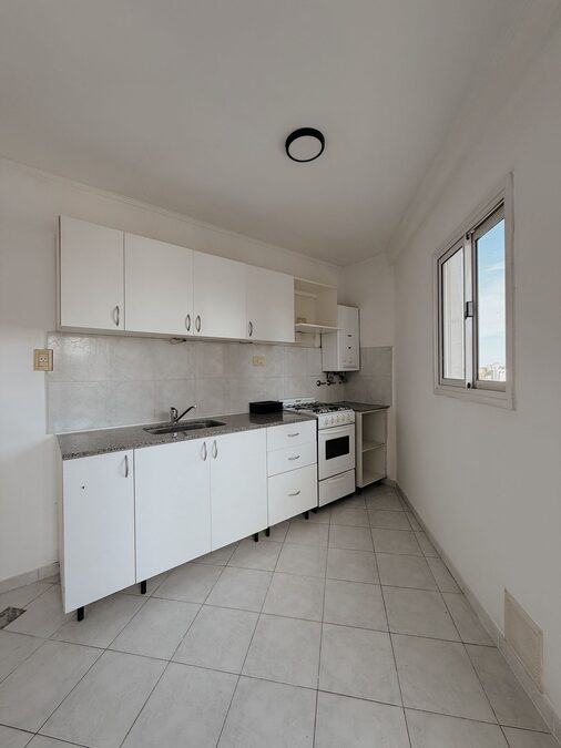 ALQUILER DTO 1 DORMITORIO CON BALCON Y COCHERA - 25 de Mayo e Yrigoyen