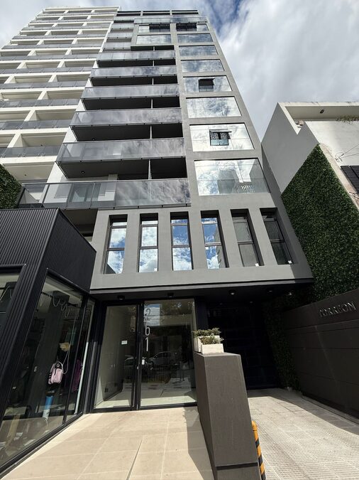 En venta departamento un dormitorio zona parque con cochera !