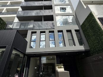 En venta departamento un dormitorio zona parque con cochera !