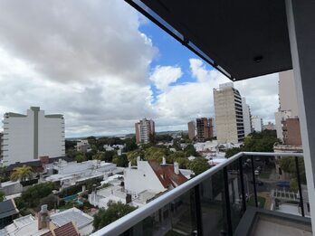 En venta departamento un dormitorio zona parque con cochera !
