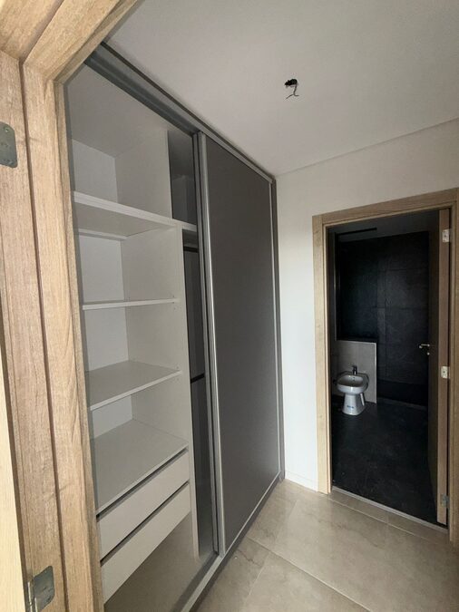 En venta departamento un dormitorio zona parque con cochera !
