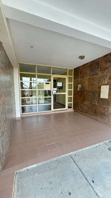 Departamento dos dormitorios con cochera.