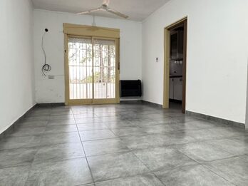 Departamento dos dormitorios con cochera.