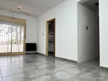 Departamento dos dormitorios con cochera.