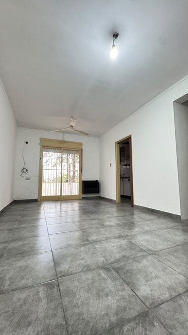 Departamento dos dormitorios con cochera.