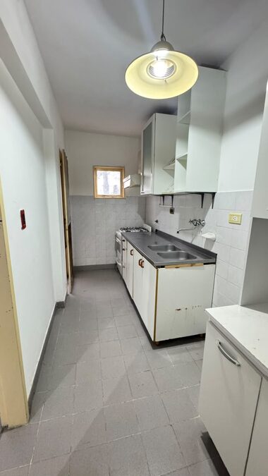Departamento dos dormitorios con cochera.
