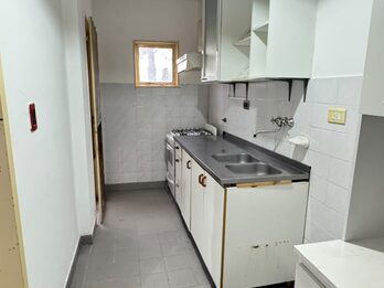 Departamento dos dormitorios con cochera.