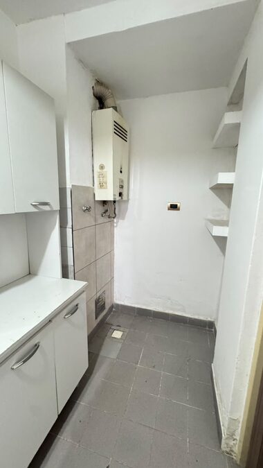 Departamento dos dormitorios con cochera.