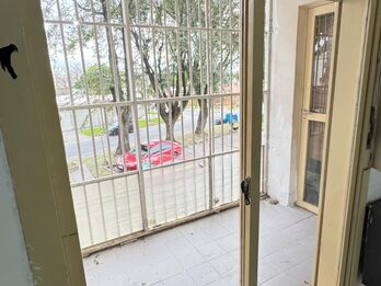 Departamento dos dormitorios con cochera.