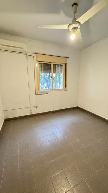 Departamento dos dormitorios con cochera.