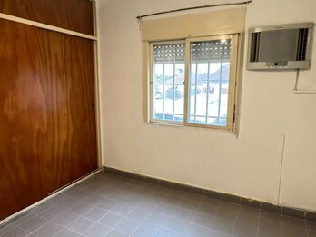 Departamento dos dormitorios con cochera.