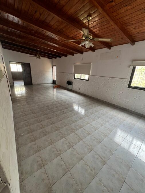 EN VENTA CASA+ GALPON Y 3 LOCALES