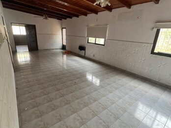 EN VENTA CASA+ GALPON Y 3 LOCALES