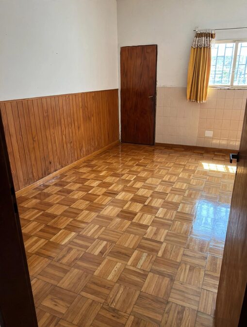 EN VENTA CASA+ GALPON Y 3 LOCALES