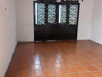 EN VENTA CASA+ GALPON Y 3 LOCALES