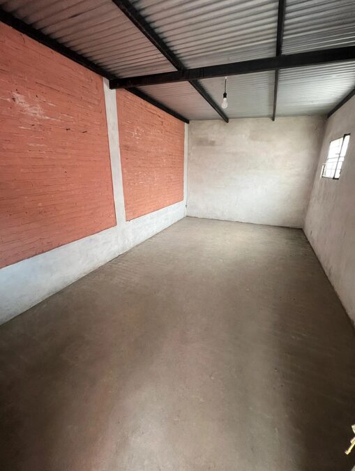EN VENTA CASA+ GALPON Y 3 LOCALES