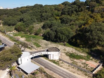 Vendo gran terreno sobre Av. Estrada ideal para desarrollo inmobiliario