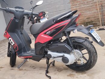 Vendo moto Aprilia 160 sr
