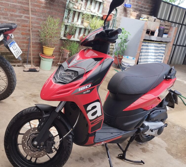 Vendo moto Aprilia 160 sr