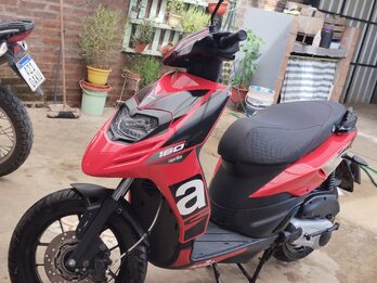 Vendo moto Aprilia 160 sr