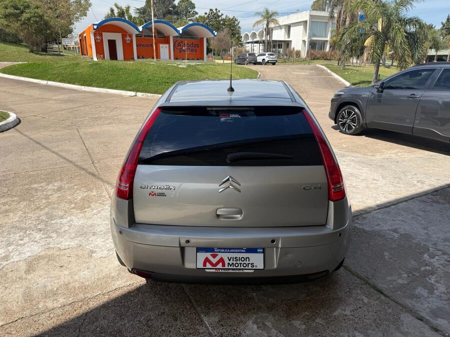 CITROEN C4 SEDAN 2.0 16V SX. Recibo vehículos de menor y mayor valor.