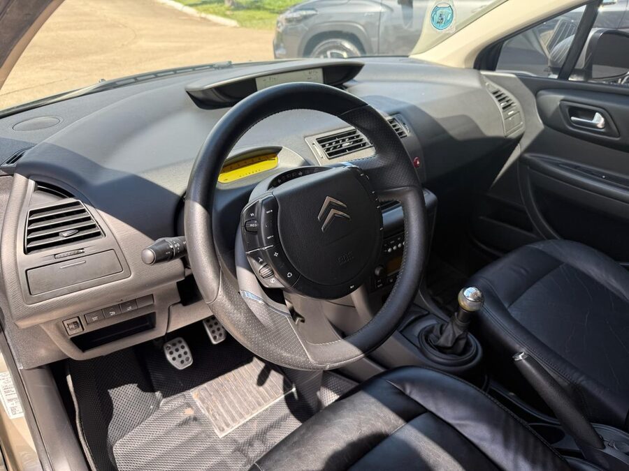 CITROEN C4 SEDAN 2.0 16V SX. Recibo vehículos de menor y mayor valor.