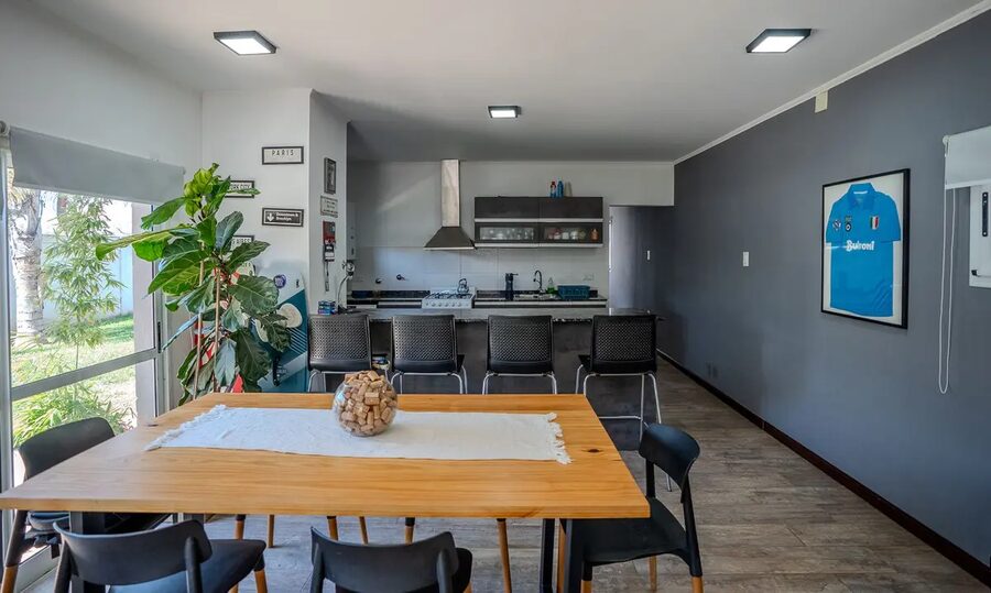 MODERNA CASA CON PATIO Y PISCINA—-APTA CRÉDITO HIPOTECARIO.