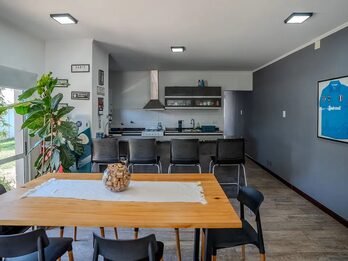 MODERNA CASA CON PATIO Y PISCINA—-APTA CRÉDITO HIPOTECARIO.