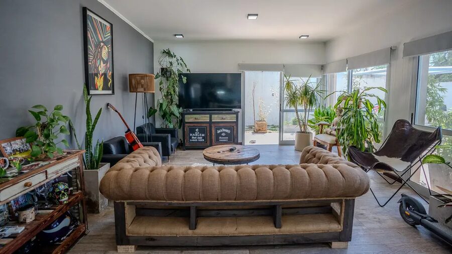 MODERNA CASA CON PATIO Y PISCINA—-APTA CRÉDITO HIPOTECARIO.