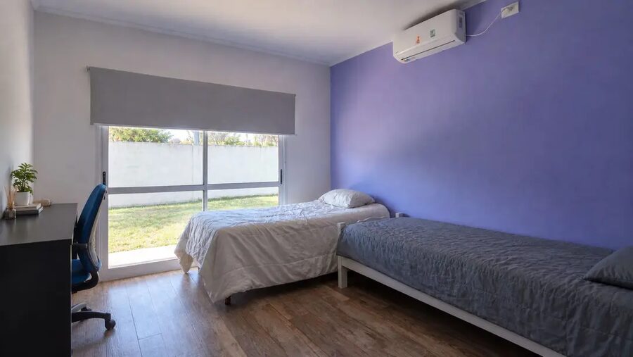 MODERNA CASA CON PATIO Y PISCINA—-APTA CRÉDITO HIPOTECARIO.