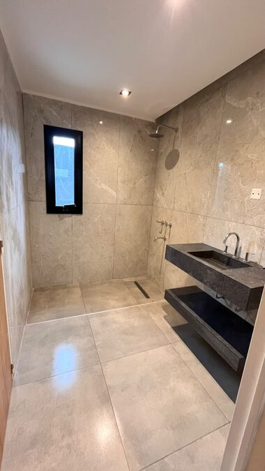 EN VENTA HERMOSA CASA EN ZONA 5 ESQUINA- LISTA PARA ESCRITURAR