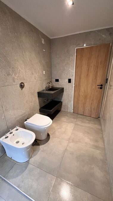 EN VENTA HERMOSA CASA EN ZONA 5 ESQUINA- LISTA PARA ESCRITURAR