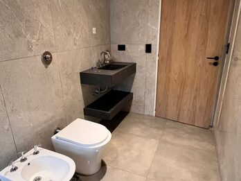 EN VENTA HERMOSA CASA EN ZONA 5 ESQUINA- LISTA PARA ESCRITURAR
