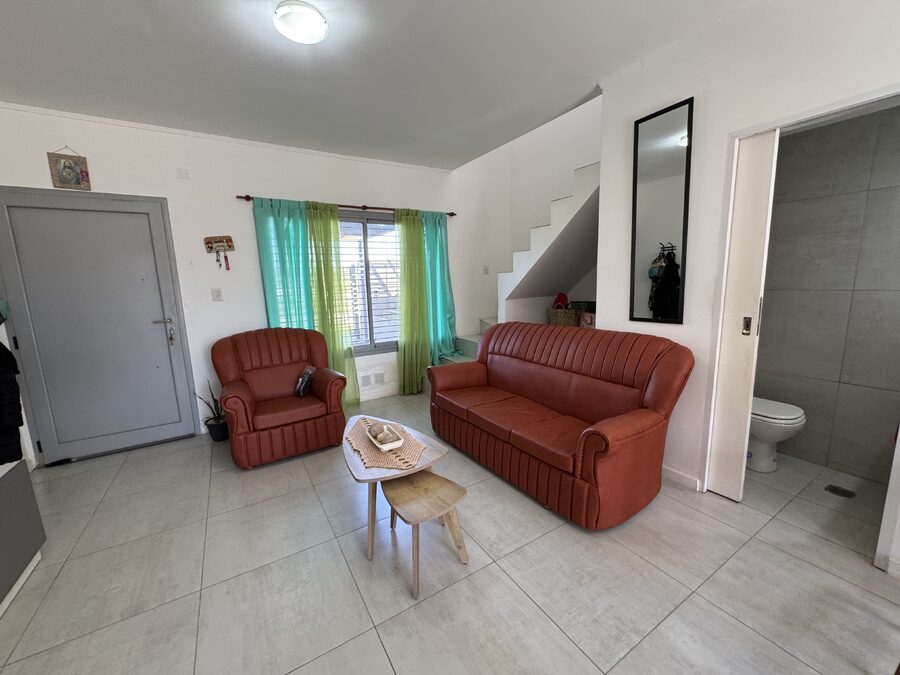 MODERNO DUPLEX 2 DORMITORIOS CON PATIO