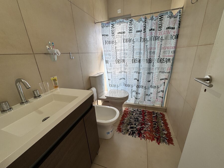 MODERNO DUPLEX 2 DORMITORIOS CON PATIO