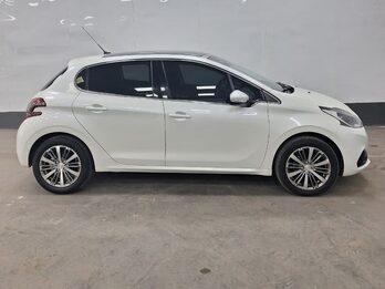 PEUGEOT 208 FELINE 1.6 – 2016 – 69000 KM