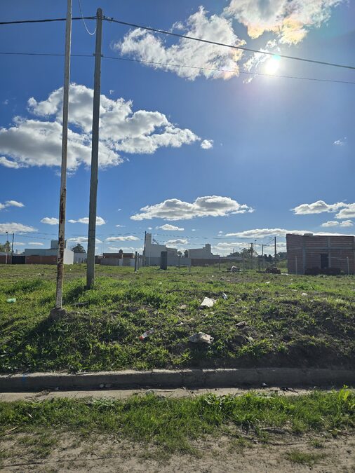 VENDO TERRENOS EN LOTEO LOS POETAS - PARANA