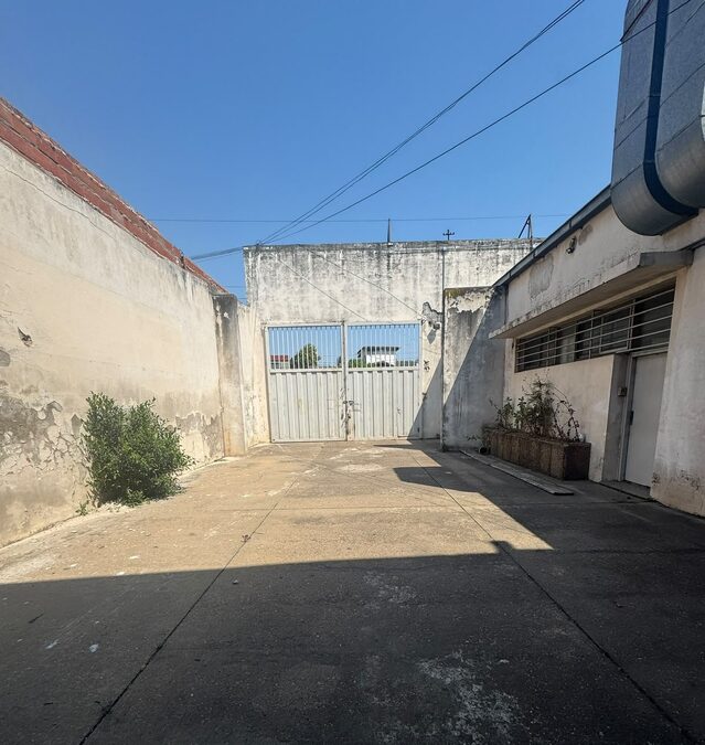 Alquilo galpon Almafuerte (zona hipodromo)