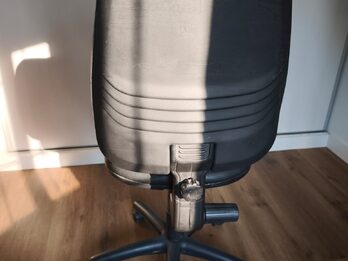 VENDO: Silla de escritorio giratoria negra con ruedas (Operativa / PC)