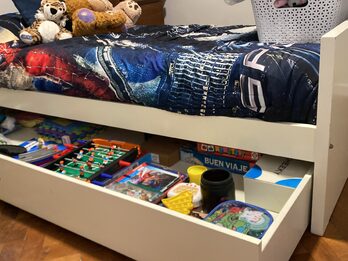 Vendo cama carro y cómoda (juego completo)