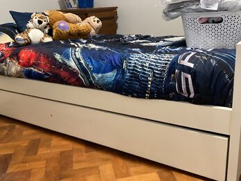 Vendo cama carro y cómoda (juego completo)