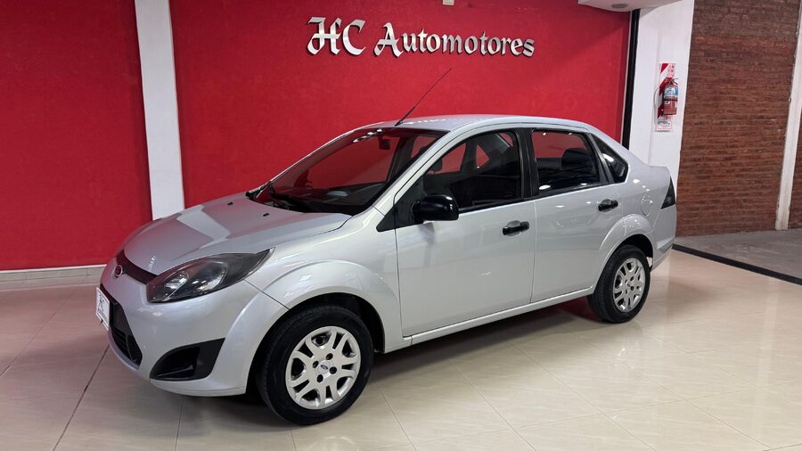 FORD FIESTA MAX  1.6cc FULL !!!