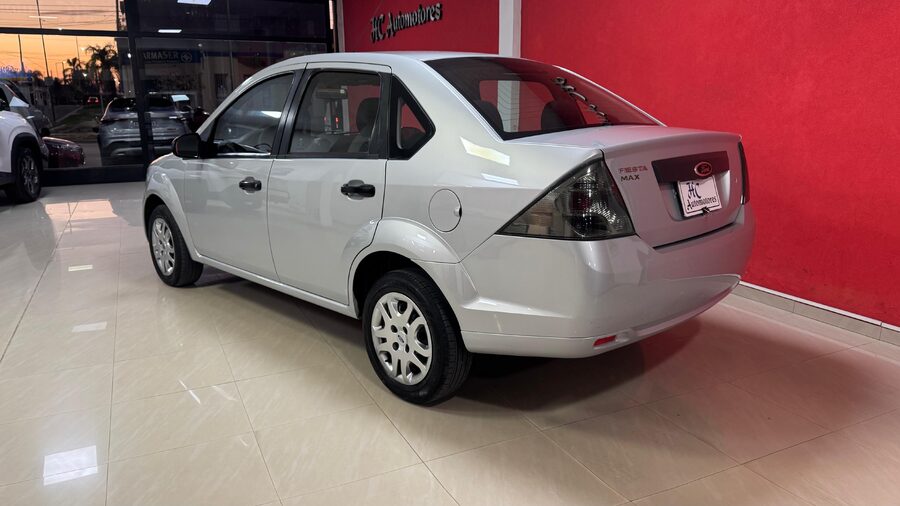 FORD FIESTA MAX  1.6cc FULL !!!