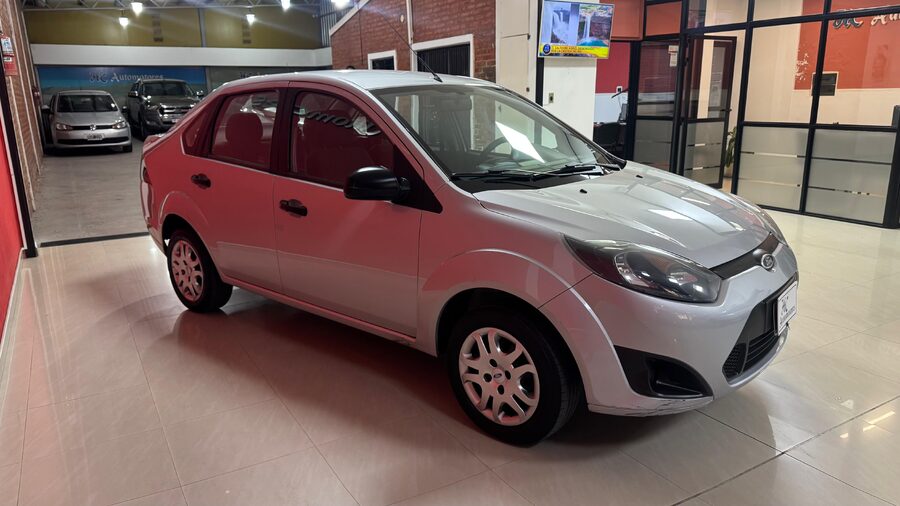 FORD FIESTA MAX  1.6cc FULL !!!